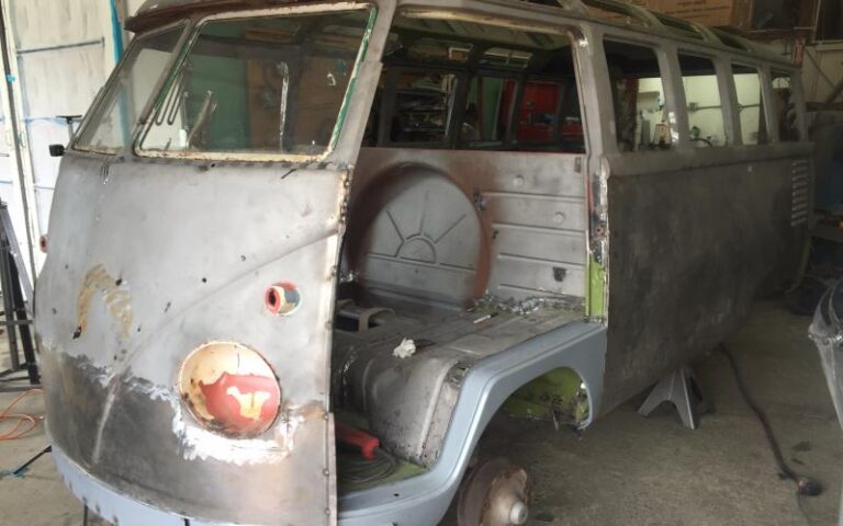 1961 VW 23 Window Deluxe Microbus p 20 u 1-1