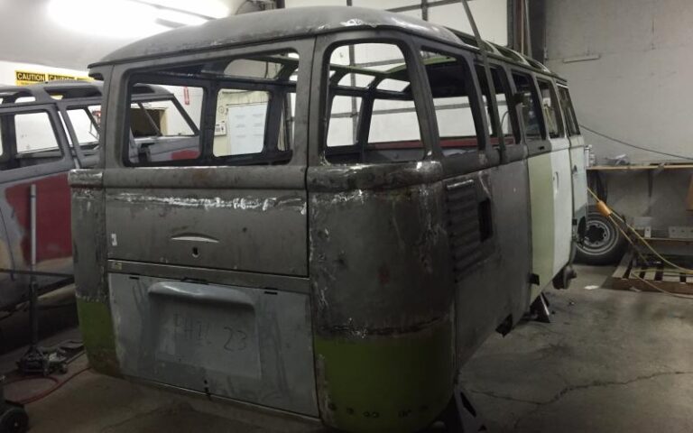 1961 VW 23 Window Deluxe Microbus p 20 u 1-10