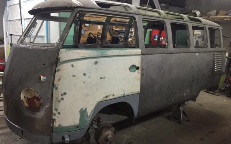 1961 VW 23 Window Deluxe Microbus p 20 u 1-6