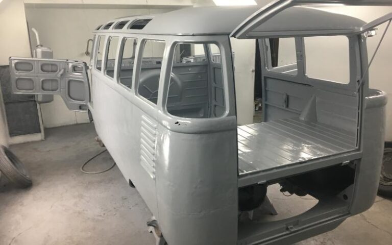 1961 VW 23 Window Deluxe Microbus p 20 u 3-3