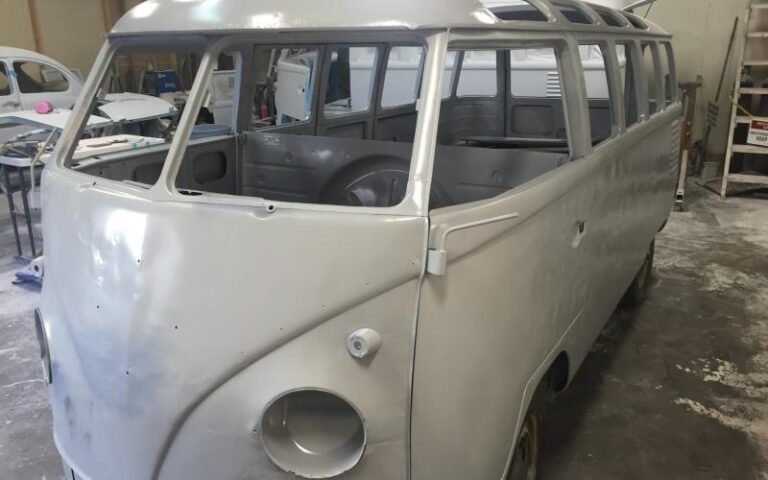 1961 VW 23 Window Deluxe Microbus p 20 u 3-4