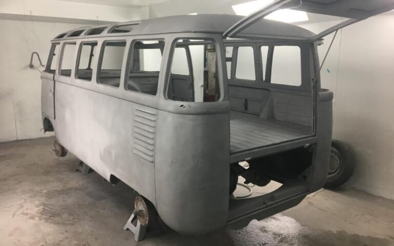 1961 VW 23 Window Deluxe Microbus p 20 u 3