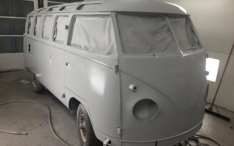 1961 VW 23 Window Deluxe Microbus p 20 u 4-2
