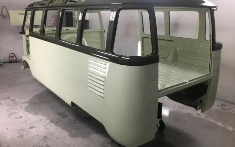 1961 VW 23 Window Deluxe Microbus p 20 u 5-6