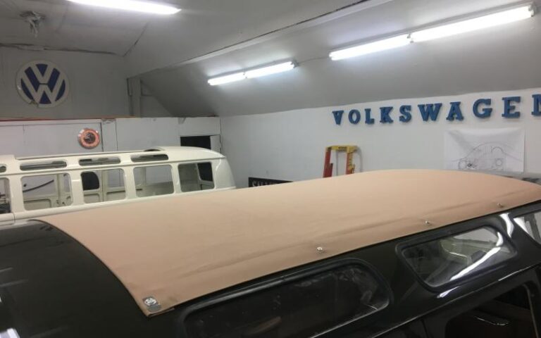 1961 VW 23 Window Deluxe Microbus p 20 u 5