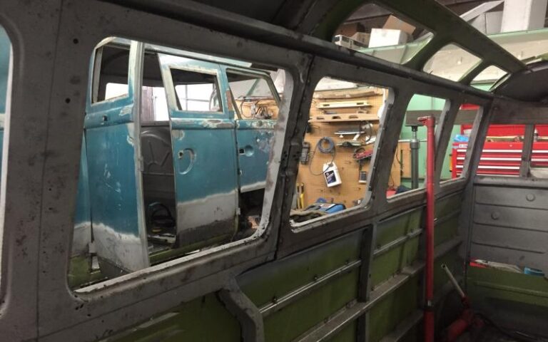 1961 Volkswagen 23 Window Deluxe Microbus American Pickers p 10 u 2-6