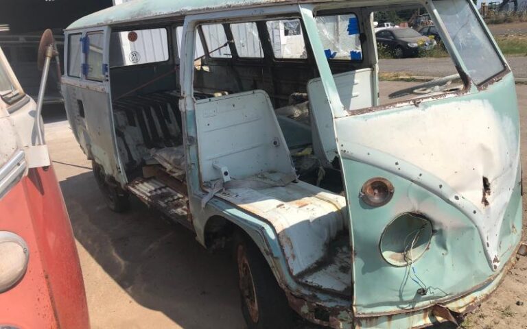 1962 15 Window Deluxe Bus p 44 u 1-2