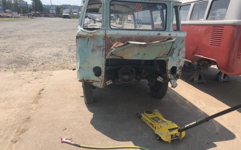 1962 15 Window Deluxe Bus p 44 u 1-4