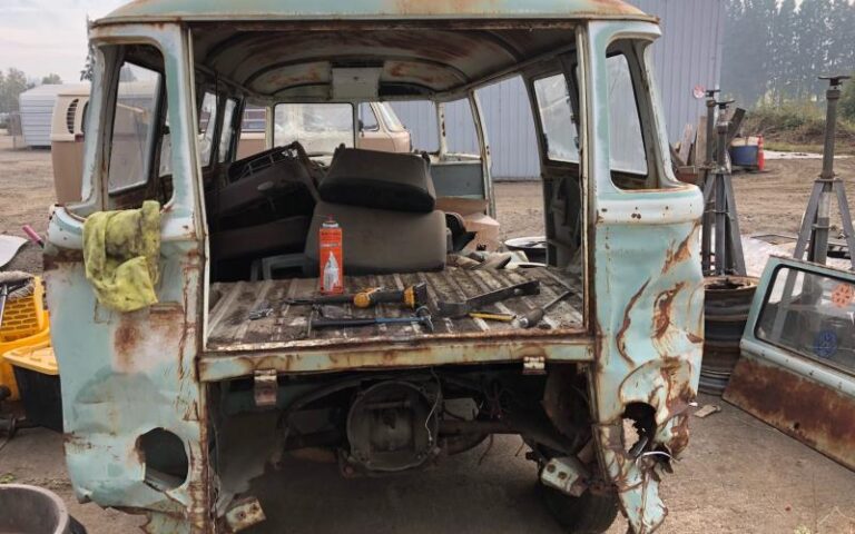 1962 15 Window Deluxe Bus p 44 u 1