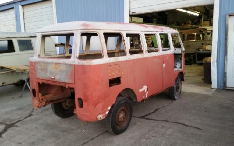 1963 Volkswagen 15 Window Deluxe Microbus p 14 u 1-2