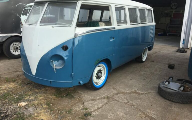 1963 Volkswagen 15 Window Deluxe Walk-Thru p 21 u 1
