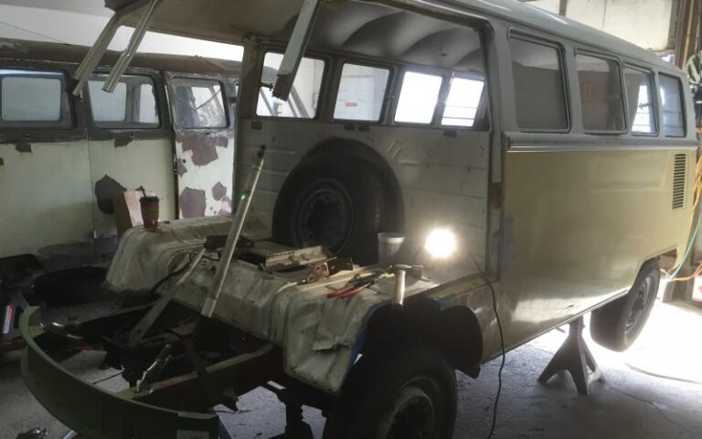 1964 Volkswagen 13 Window Deluxe Microbus p 5 u 1