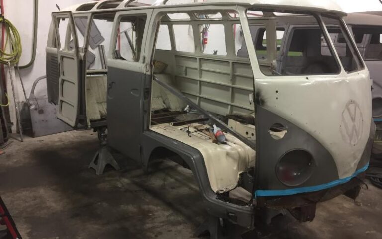 1964 Volkswagen 21 Window Deluxe Microbus p 24 u 1-7