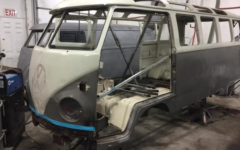 1964 Volkswagen 21 Window Deluxe Microbus p 24 u 1-8