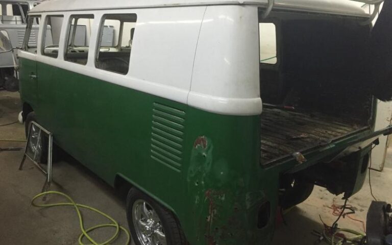 1965 Volkswagen 11 Window Bus p 17 u 1-2