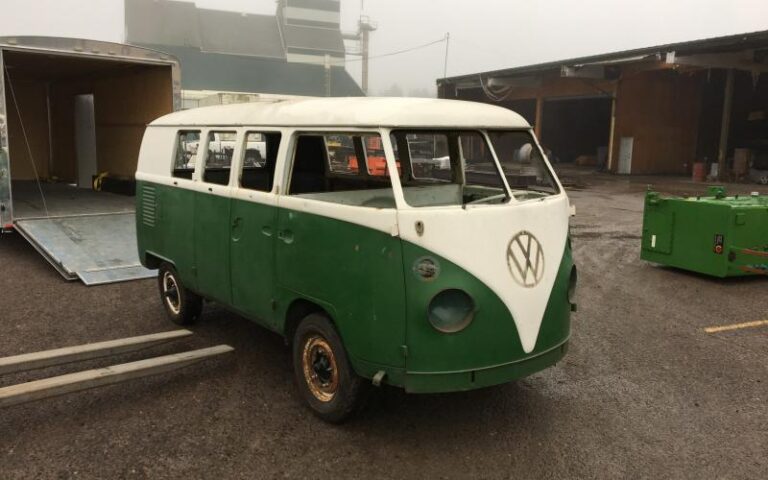 1965 Volkswagen 11 Window Bus p 17 u 1-7