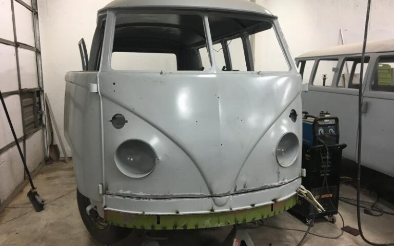 1965 Volkswagen 11 Window Bus p 17 u 1-8
