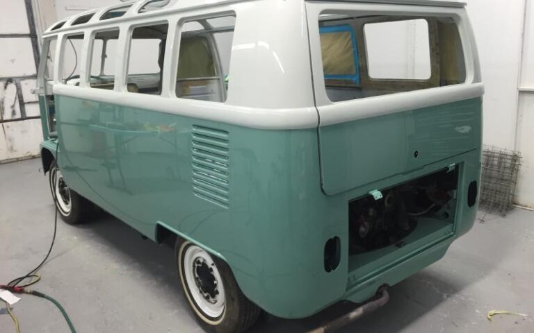 1966 Volkswagen 21 Window Deluxe Microbus p 16 u 2-1