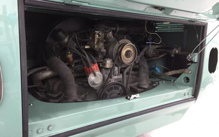 1966 Volkswagen 21 Window Deluxe Microbus p 16 u 3-3