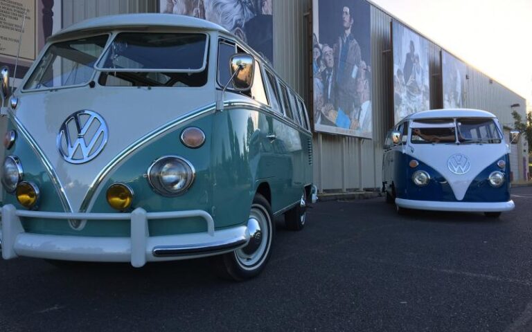 1966 Volkswagen 21 Window Deluxe Microbus p 16 u 4-1