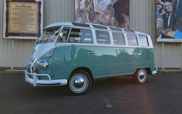1966 Volkswagen 21 Window Deluxe Microbus p 16 u 4-4