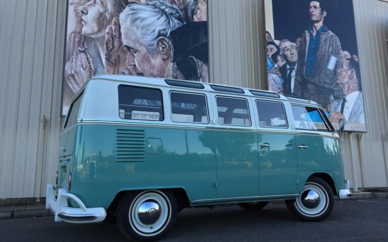1966 Volkswagen 21 Window Deluxe Microbus p 16 u 4-5