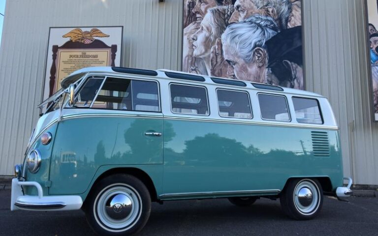 1966 Volkswagen 21 Window Deluxe Microbus p 16 u 4-7