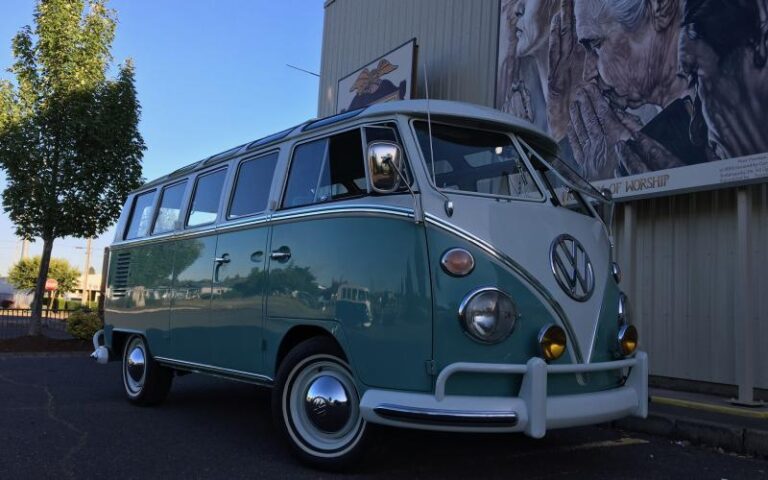 1966 Volkswagen 21 Window Deluxe Microbus p 16 u 4