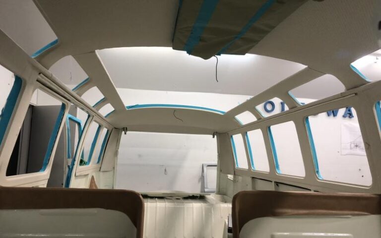 1966 Volkswagen 21 Window Deluxe Microbus p 23 u 2-1