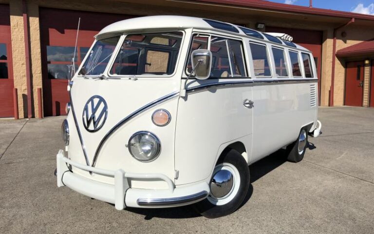 1966 Volkswagen 21 Window Deluxe Microbus p 23 u 3-2