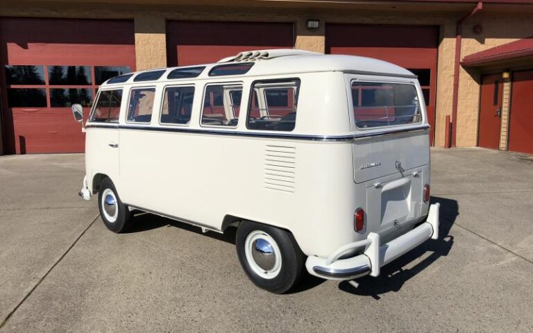1966 Volkswagen 21 Window Deluxe Microbus p 23 u 3-3