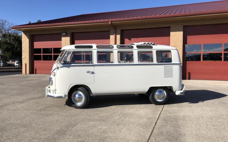 1966 Volkswagen 21 Window Deluxe Microbus p 23 u 3