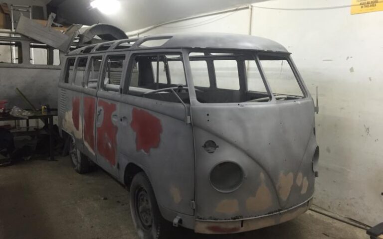 1967 21 Window Deluxe JIMI p 19 u 1