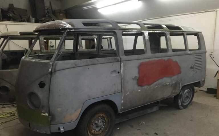 1967 21 Window Deluxe JIMI p 19 u 4