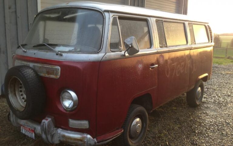 1971 Volkswagen Bay Window Deluxe Red Bus p 6 u 1-3