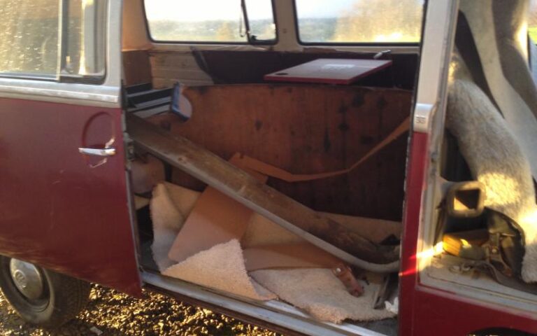 1971 Volkswagen Bay Window Deluxe Red Bus p 6 u 1-4