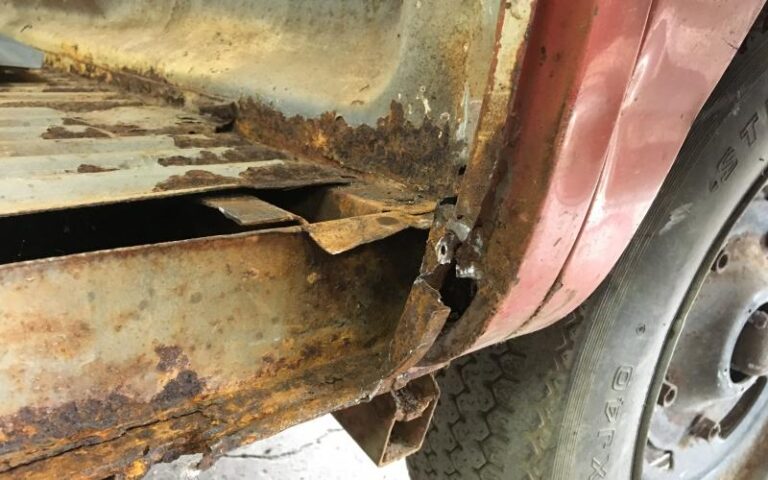 SURVIVOR RESTORATION Volkswagen 21 Window Deluxe Bus p 22 u 1-10