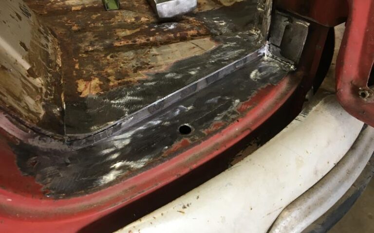 SURVIVOR RESTORATION Volkswagen 21 Window Deluxe Bus p 22 u 1-3