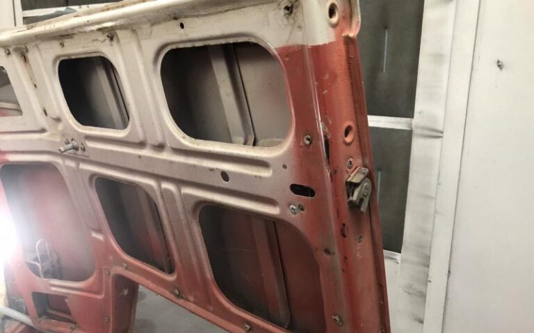 SURVIVOR RESTORATION Volkswagen 21 Window Deluxe Bus p 22 u 1-4