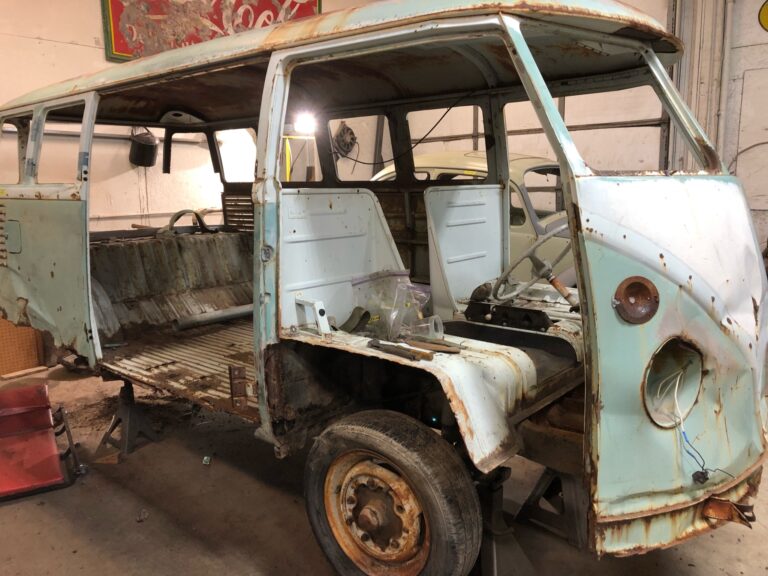 1962-vw-15window-deluxe-bus-teardown-rust-repair-silverliningautorestoration1